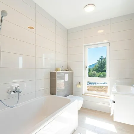 Cozy In With Jacuzzi Semesterbostad *