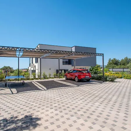 Cozy In With Jacuzzi *