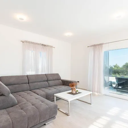 Cozy In With Jacuzzi Ferienhaus *