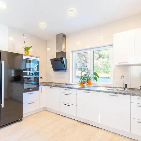 Casa vacanze Cozy In With Jacuzzi Orebić