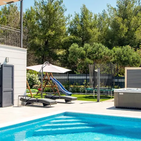 Ferienhaus Cozy In With Jacuzzi Orebić