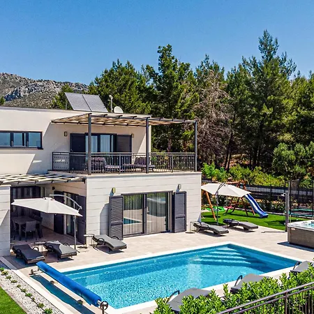 Cozy In With Jacuzzi *