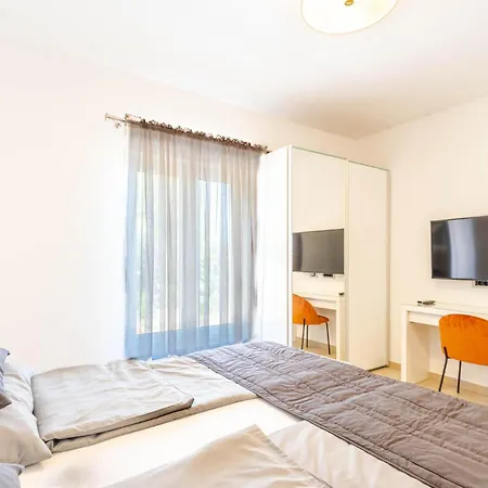 Cozy In With Jacuzzi Ferienhaus Orebić