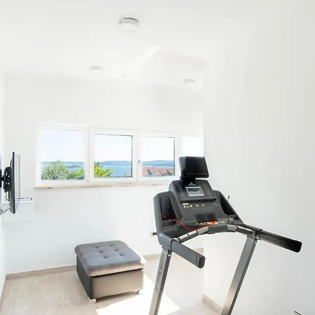 Cozy In With Jacuzzi *