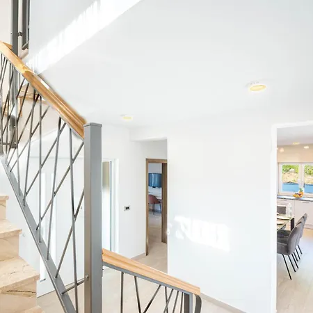 Cozy In With Jacuzzi *