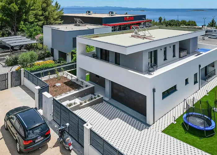 Дом отдыха Cozy In With Jacuzzi *