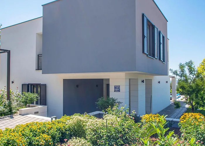 Cozy In With Jacuzzi Оребич