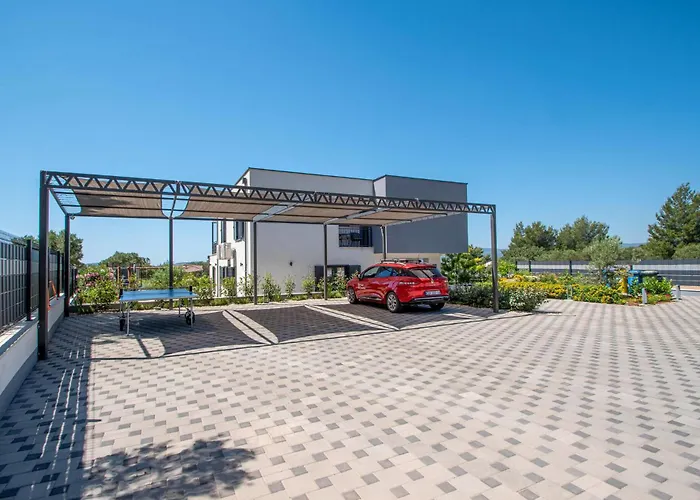 Cozy In With Jacuzzi *