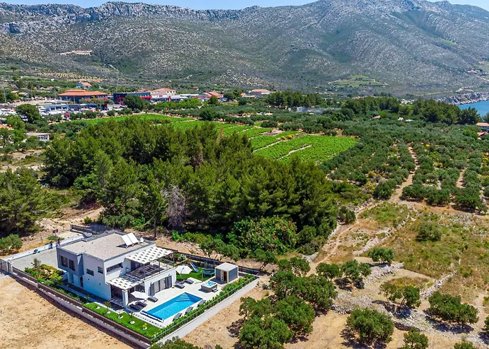 Дом отдыха Cozy In With Jacuzzi