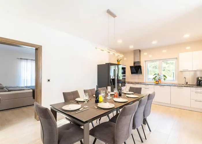 Дом отдыха Cozy In With Jacuzzi Оребич