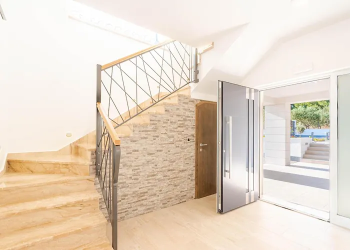 Cozy In With Jacuzzi *