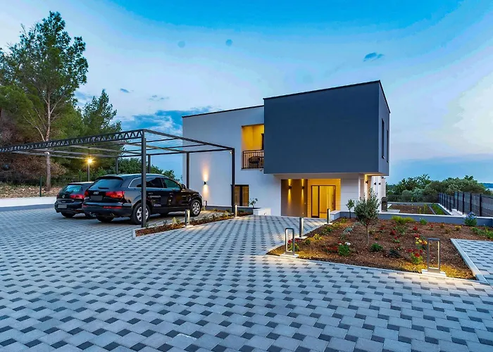 Cozy In With Jacuzzi Оребич