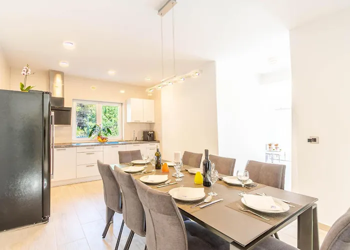 Cozy In With Jacuzzi Оребич