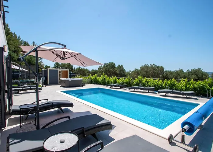 Cozy In With Jacuzzi 別荘 オレビック