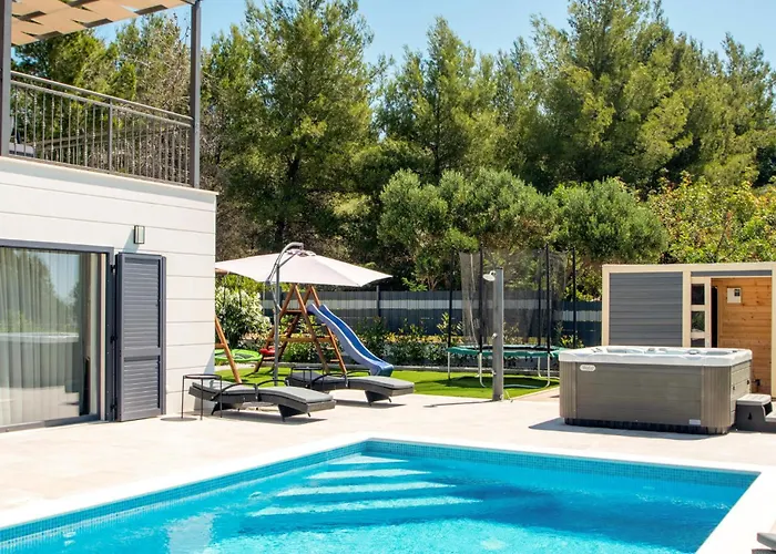 Дом отдыха Cozy In With Jacuzzi Оребич