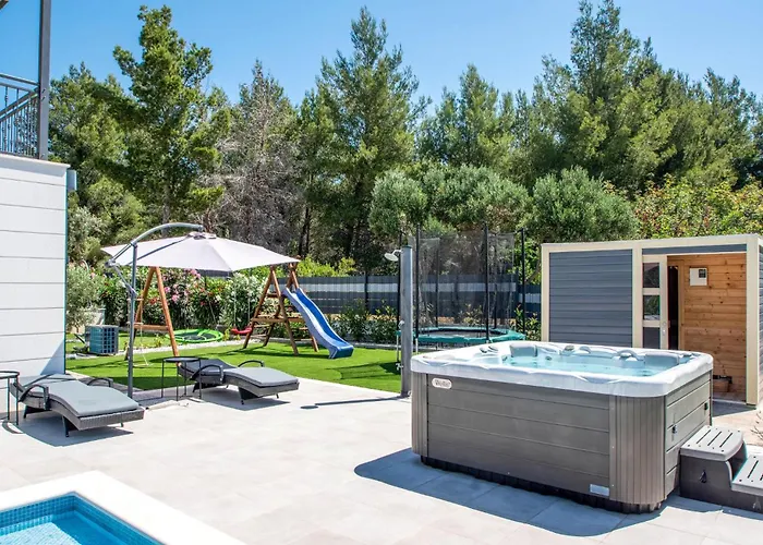 Cozy In With Jacuzzi Оребич