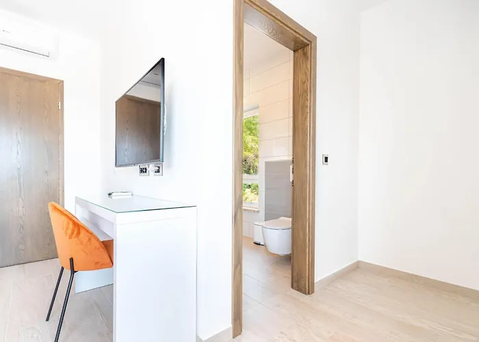 Дом отдыха Cozy In With Jacuzzi