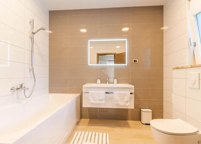 Cozy In With Jacuzzi Оребич