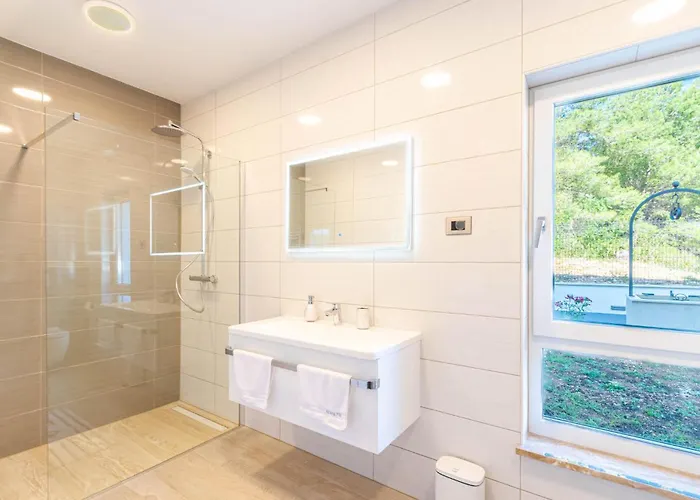 Дом отдыха Cozy In With Jacuzzi *