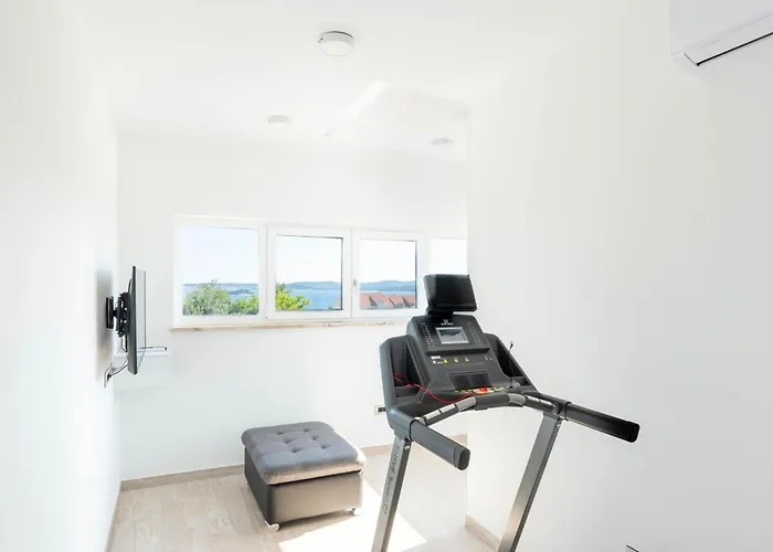 Cozy In With Jacuzzi *